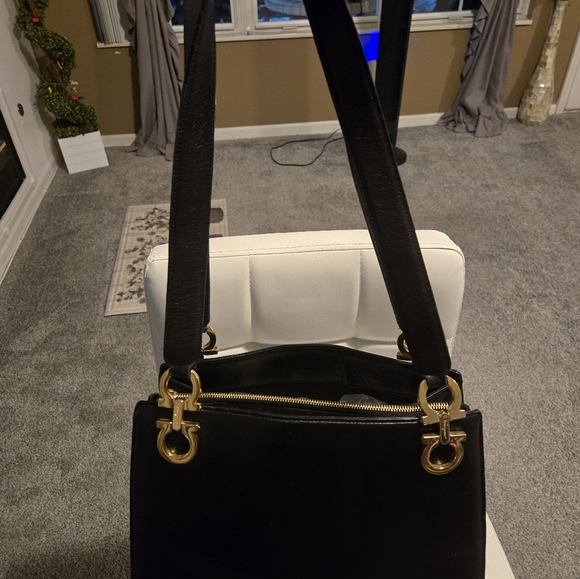 Ferragamo Shoulder Bag - Picture 3 of 15